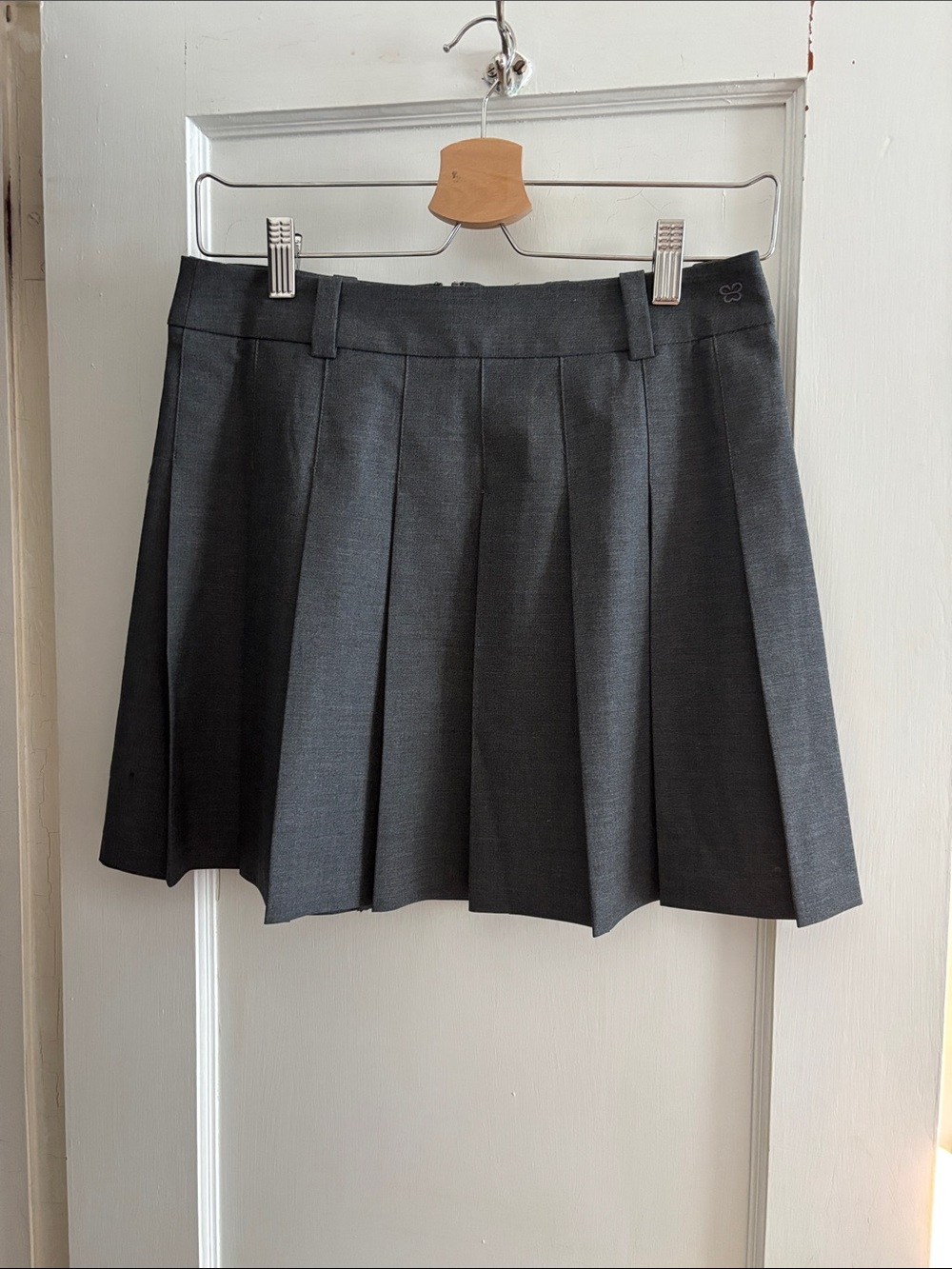 Aritiza Pleated Charcoal Grey Skirt